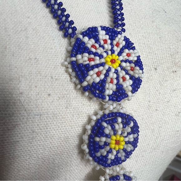 VTG Native American style seed bead beaded necklace on leather backed pendant - Picture 10 of 14